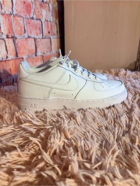 White Nike Air Force 1 grade school *No box*